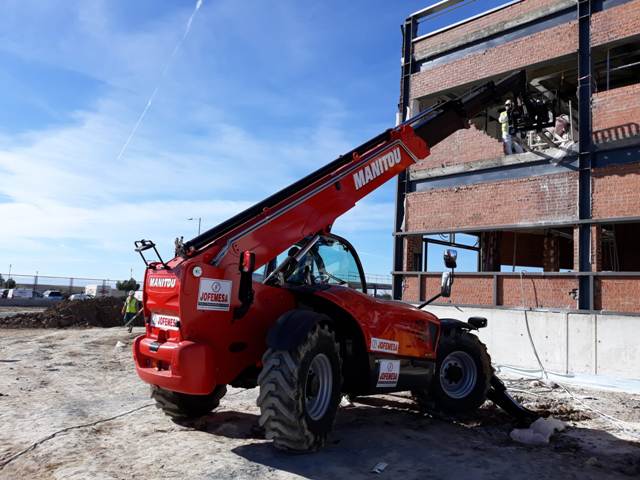 Alquiler Del Manipulador Telescópico Manitou MT1840 En JOFEMESA Madrid: Elevación De Alto Rendimiento y Máximo Alcance